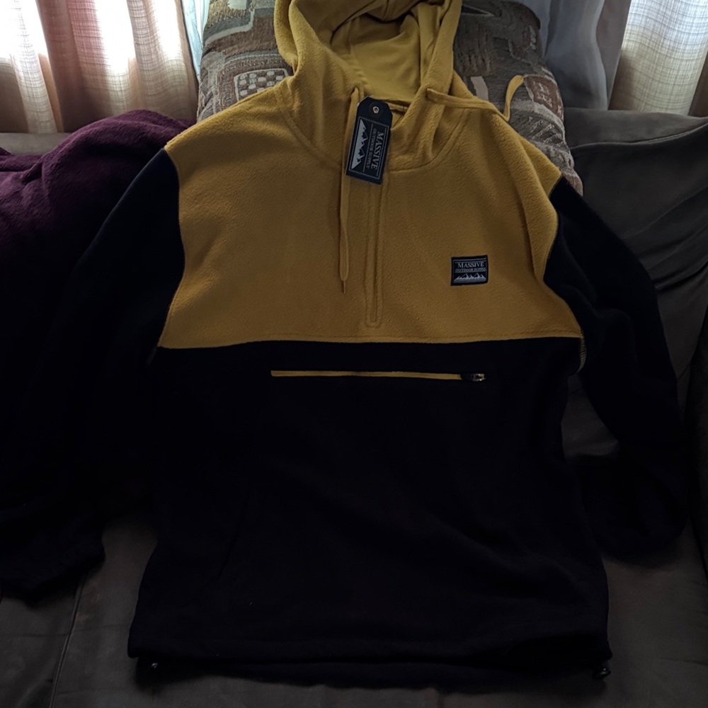Volcom Men's Hoodie in Mustard and Black